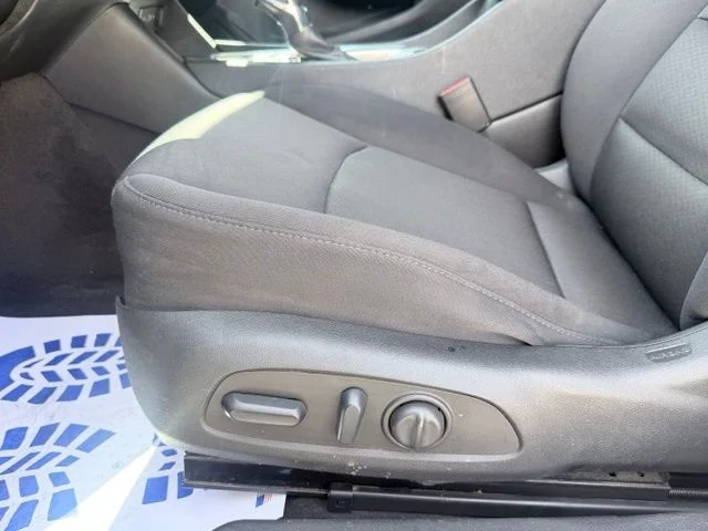 Used 2022 White Chevrolet LT image 21