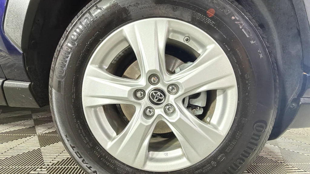 Used 2019 Blue Toyota XLE image 36