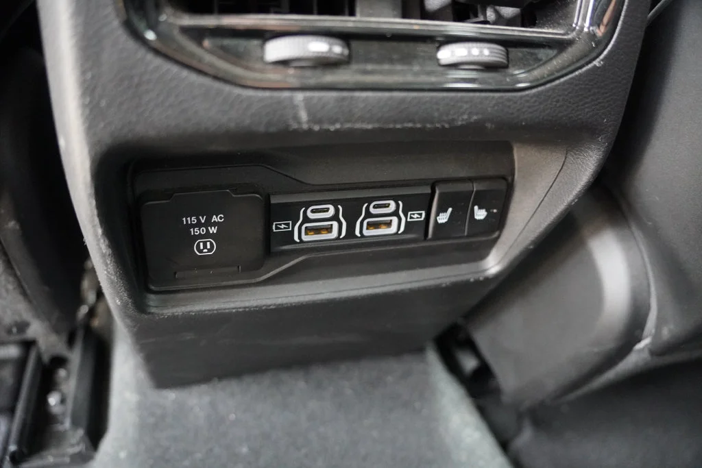 Used 2023 White Jeep Limited image 4