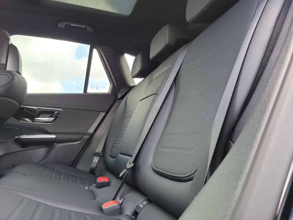 New 2026 Black Mercedes-Benz GLC 300 image 9