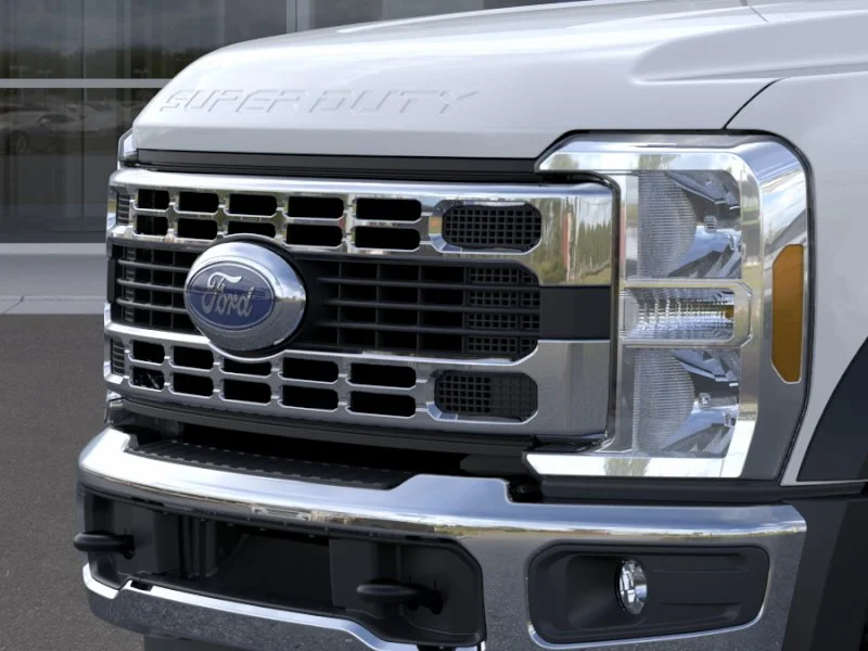 New 2026 Oxford White Ford F-600® XLT image 17