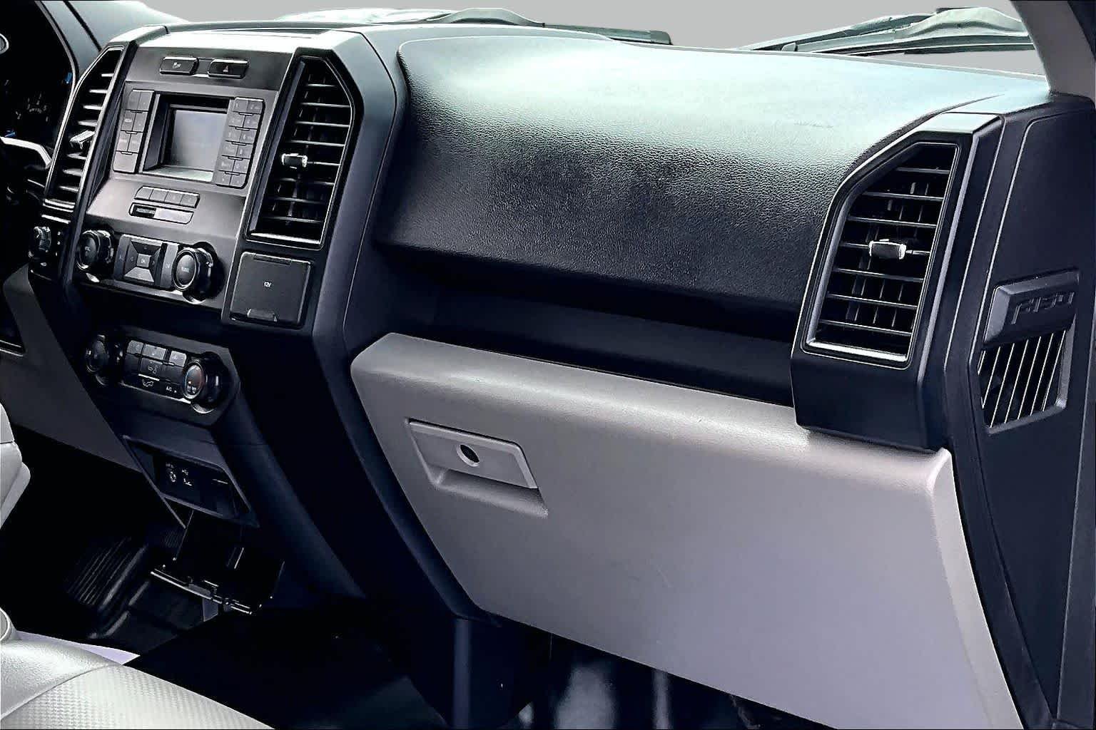 Used 2015 Blue Jeans Metallic Ford XL image 18