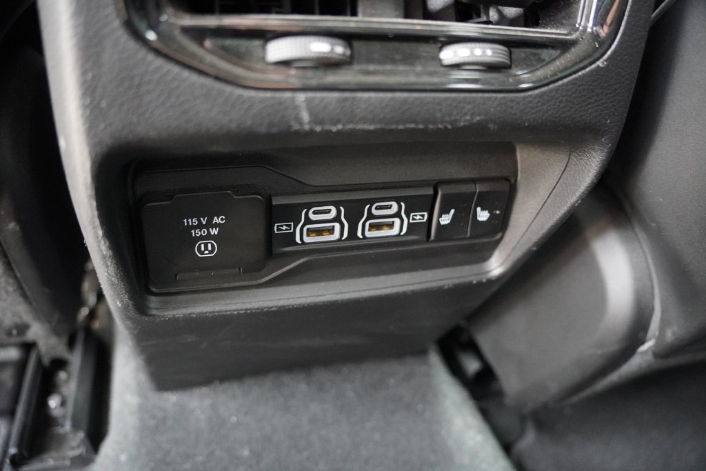 Used 2023 White Jeep Limited image 4