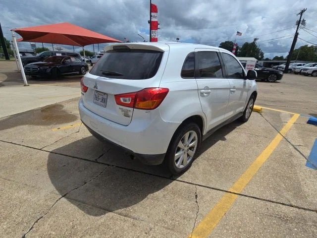 Used 2014 White Mitsubishi ES image 4