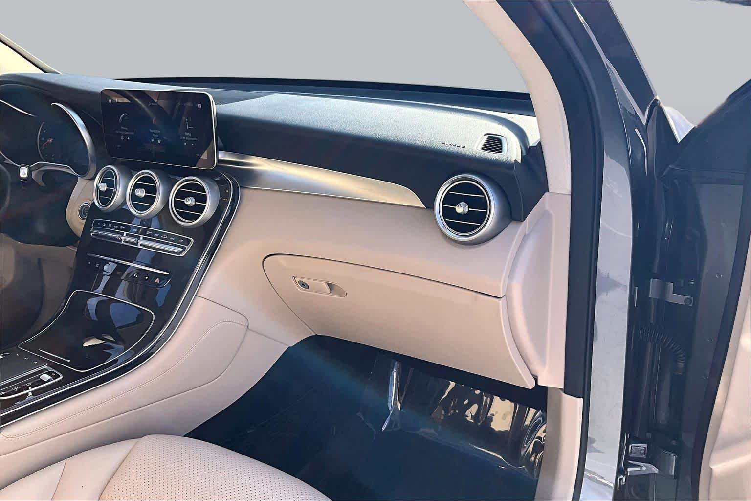 Used 2020 Selenite Grey Metallic Mercedes-Benz GLC 300 image 18