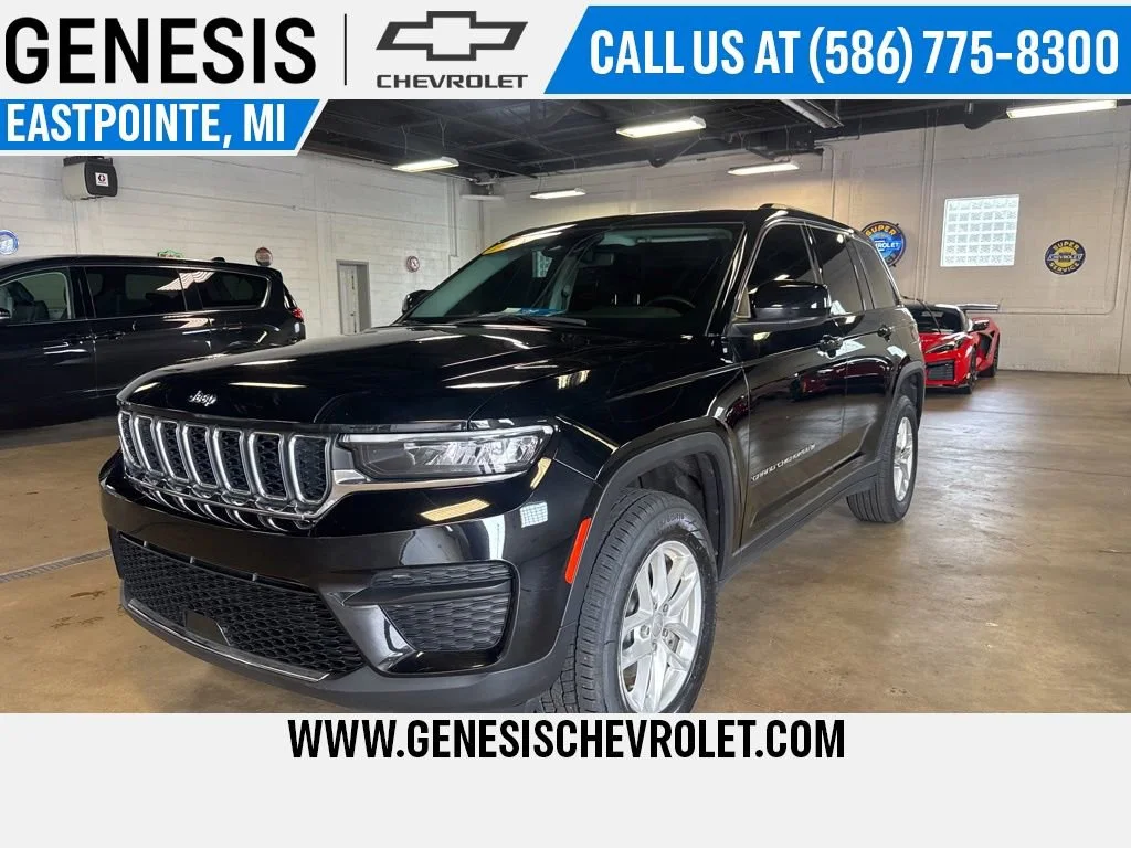 2023 Jeep Grand Cherokee Laredo 4x4's photo