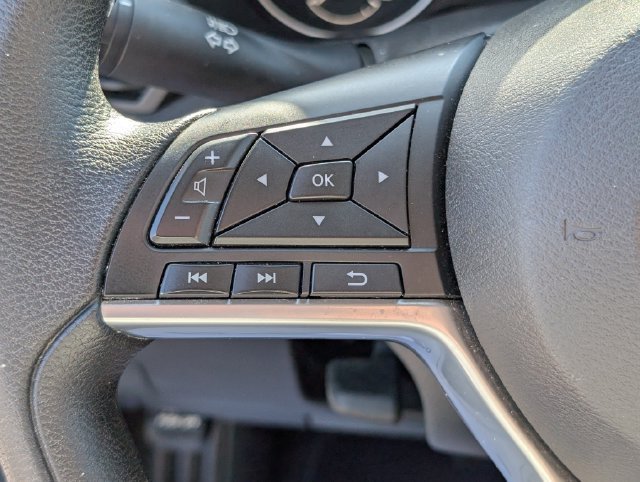 Used 2025 White Nissan 2.5 SV image 18