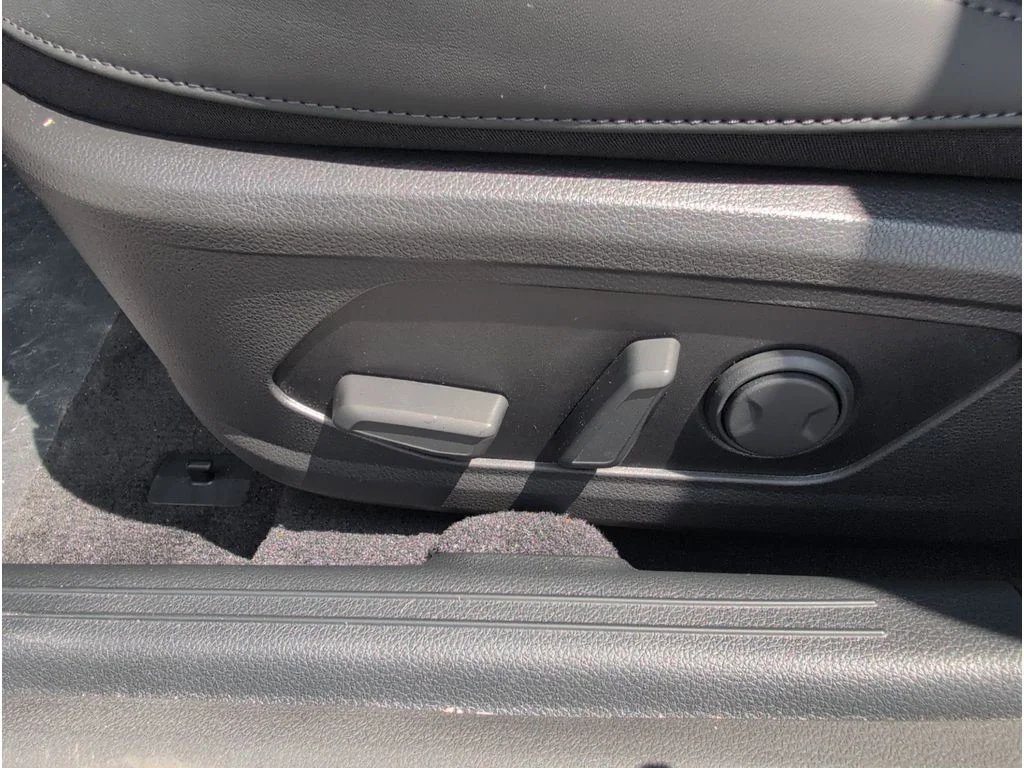 2025 Kia K5 EX - Photo 11