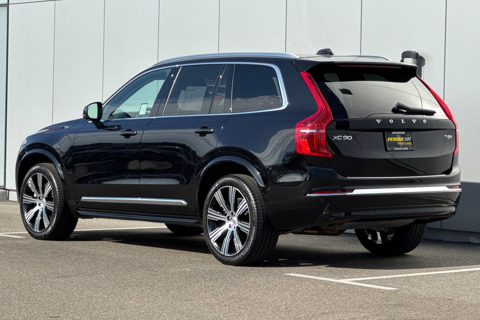 Used 2025 Black Volvo T8 Ultra image 3