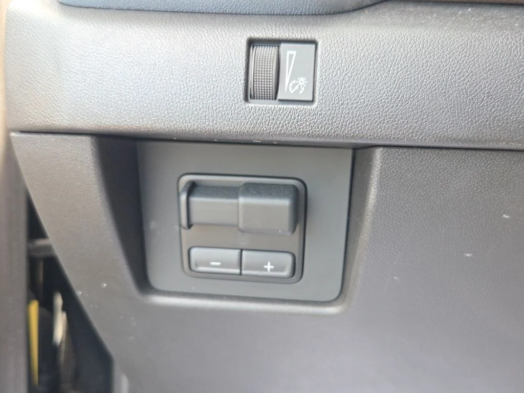 Used 2025 Black GMC Denali image 38