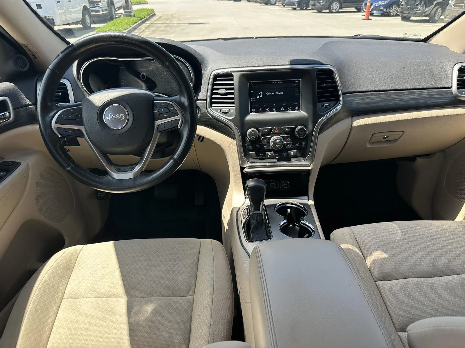 Used 2020 Diamond Black Jeep Laredo E image 12