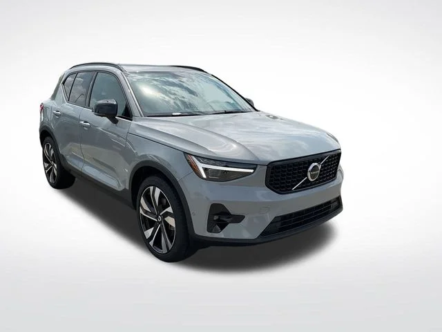 2026 Volvo XC40 B5 Ultra Dark AWD's photo