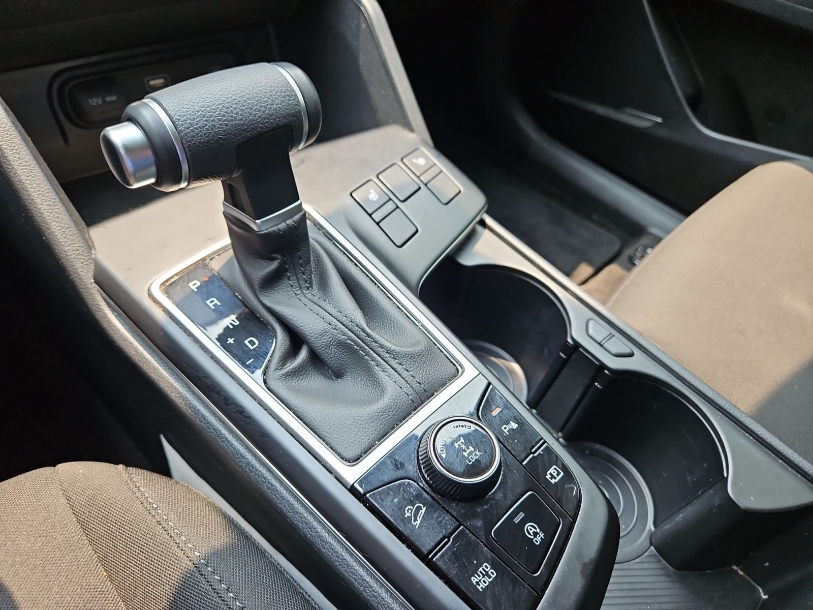 Used 2025 White Kia LX image 27