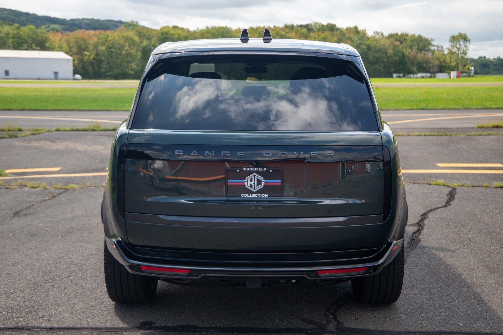Used 2024 GREEN Land Rover SE image 16