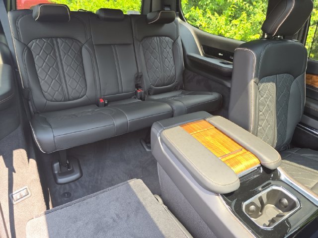 New 2026 Silver-Zynith Exterior Paint Jeep Summit Reserve image 43
