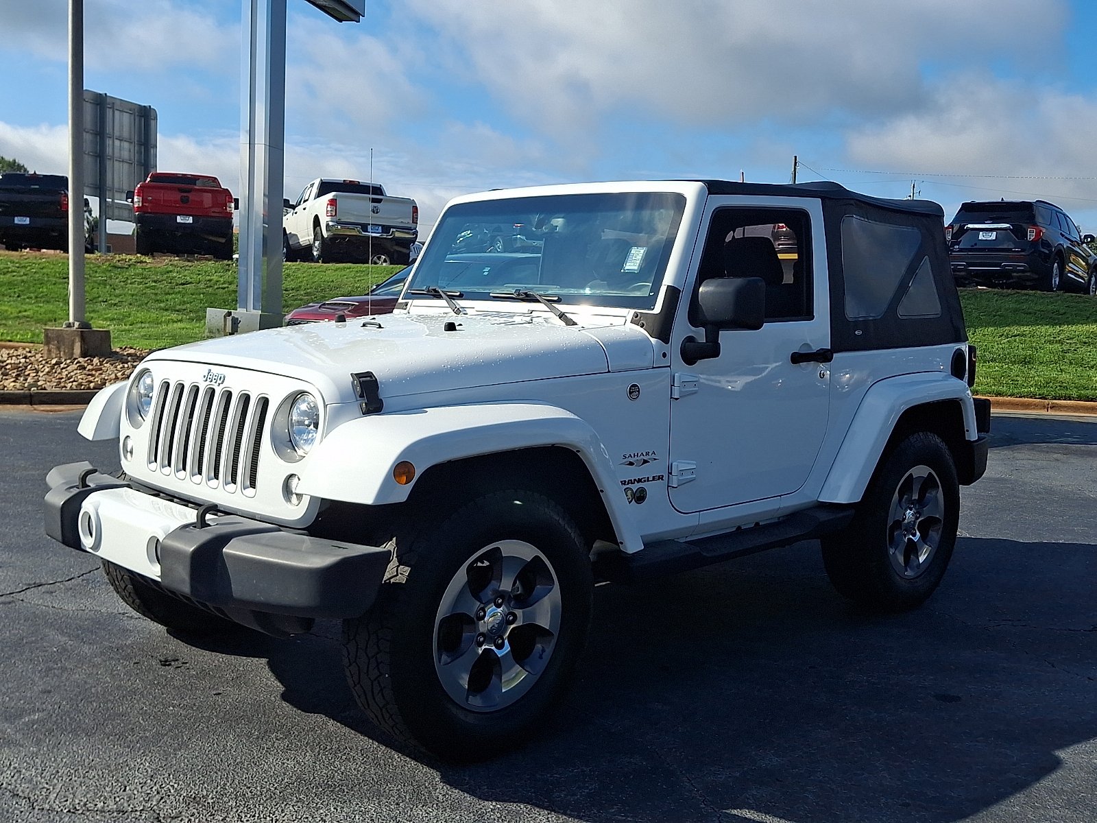 Used 2016 Bright White Clearcoat - PW7 Jeep Sahara image 7