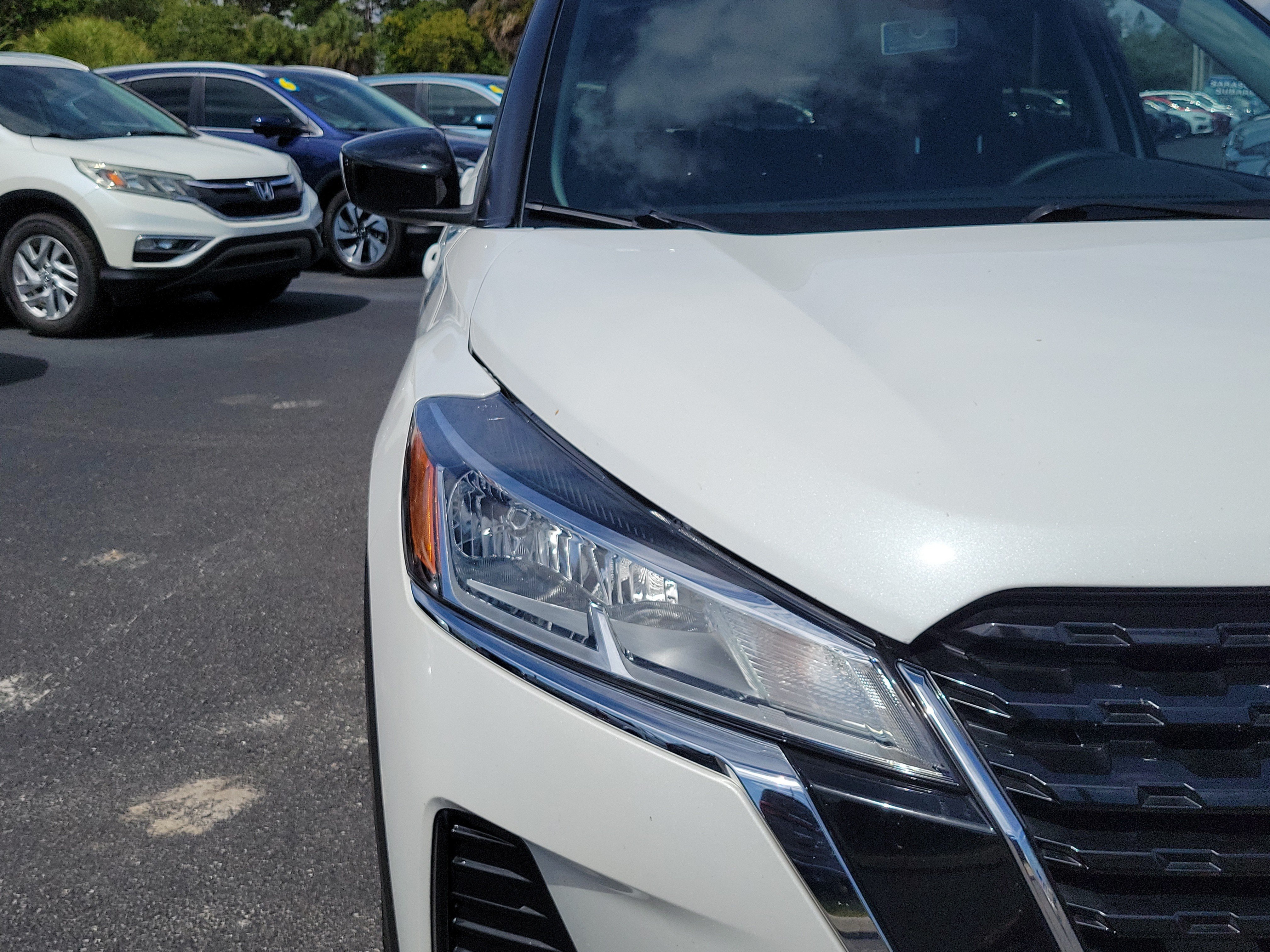 Used 2024 Aspen White Tricoat/Super Black Nissan SV image 6