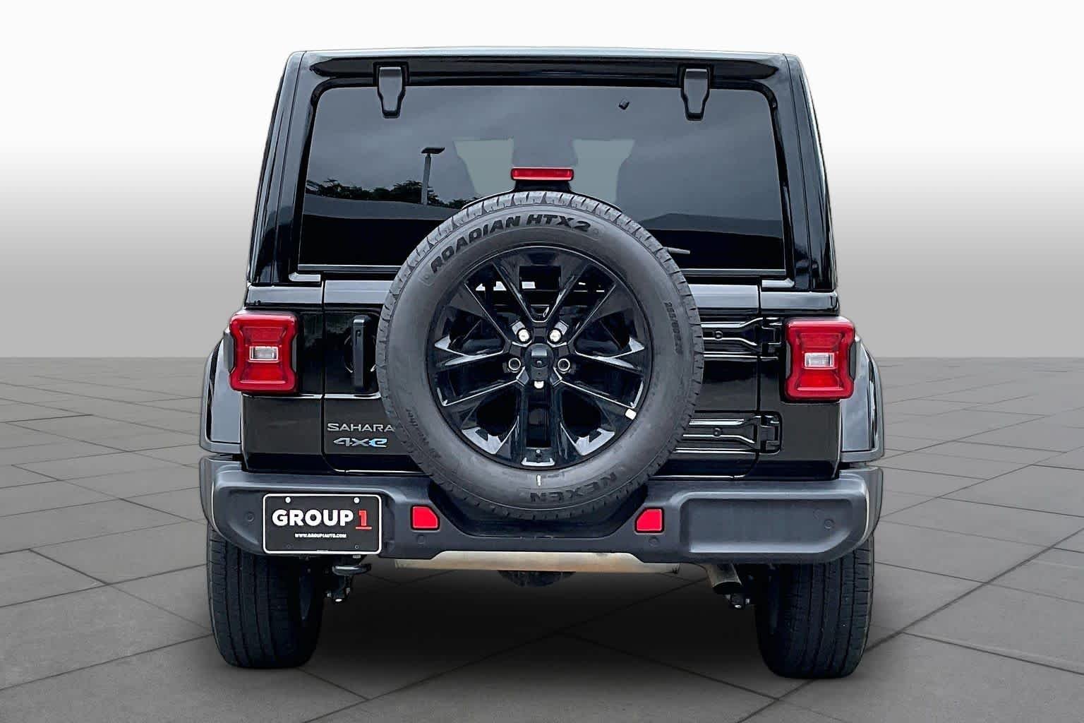 Used 2025 Black Clearcoat Jeep Sahara image 5