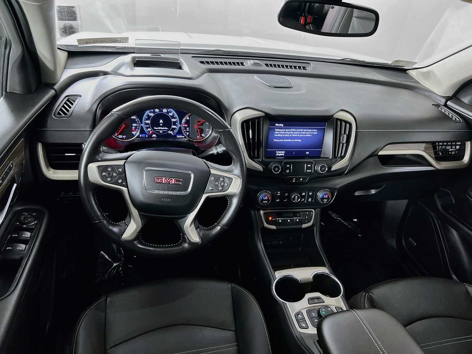 Used 2022 White Frost Tricoat GMC Denali image 24
