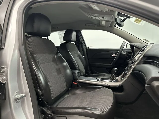 Used 2013 Silver Chevrolet LT image 27