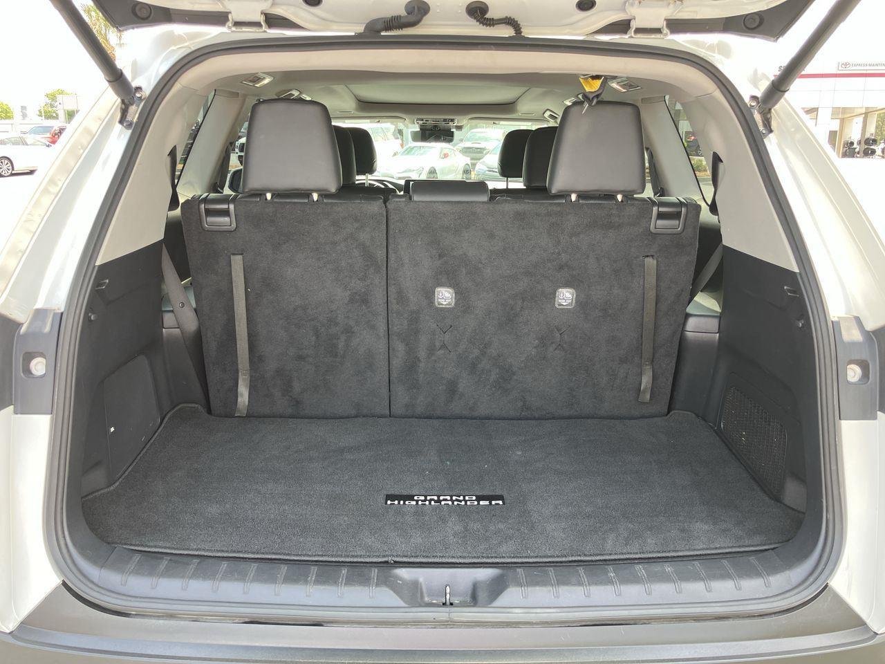 Used 2024 White (Wind Chill Pearl) Toyota Platinum AWD image 32