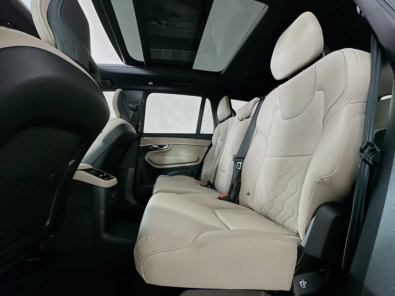 New 2026 Vapour Grey Volvo Plus image 22