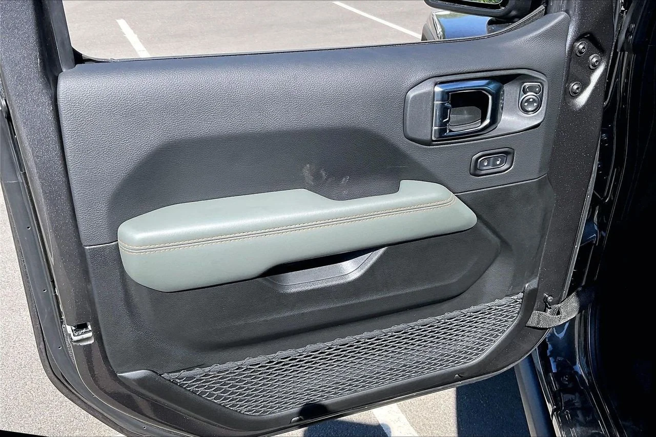 New 2026 Granite Crystal Metallic Clearcoat Jeep Mojave X image 23