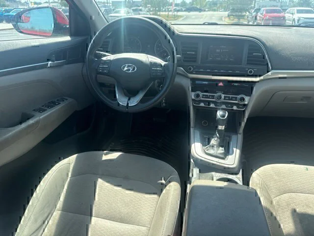Used 2020 Red Hyundai SE image 20