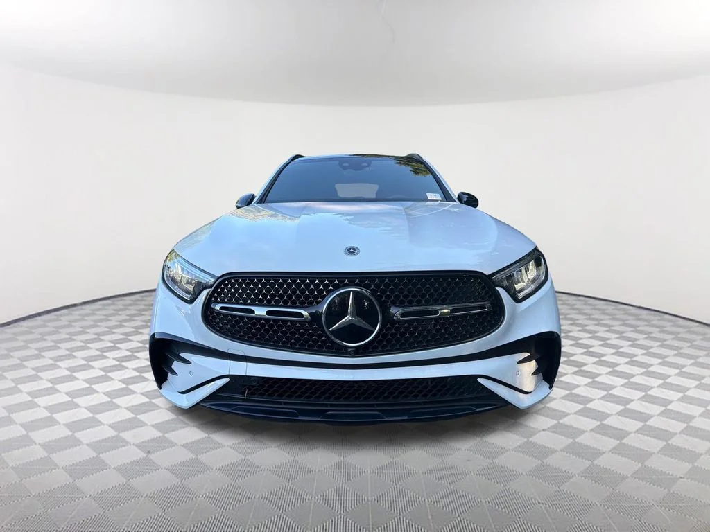 Used 2024  Mercedes-Benz GLC 300 image 2