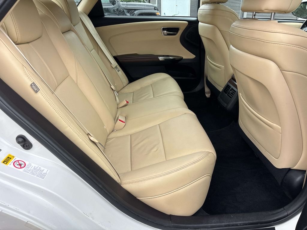 Used 2014 White Toyota XLE Touring image 14