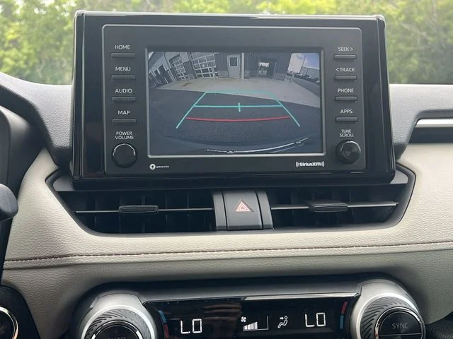 Used 2022  Toyota XLE image 18