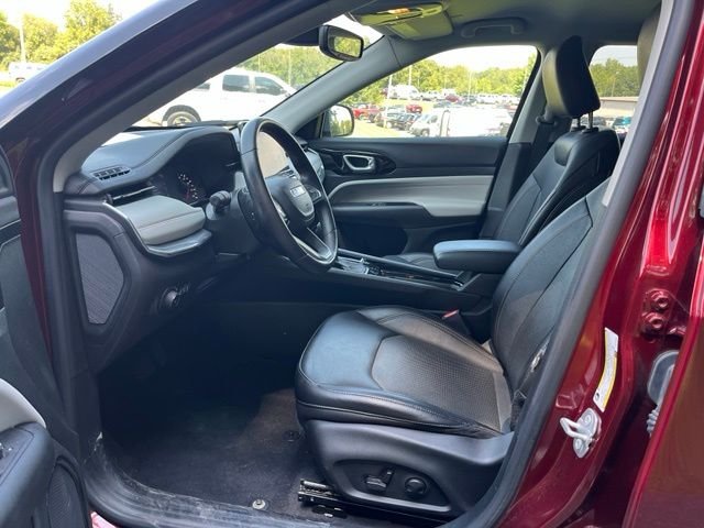 Used 2022 Velvet Jeep Limited image 12