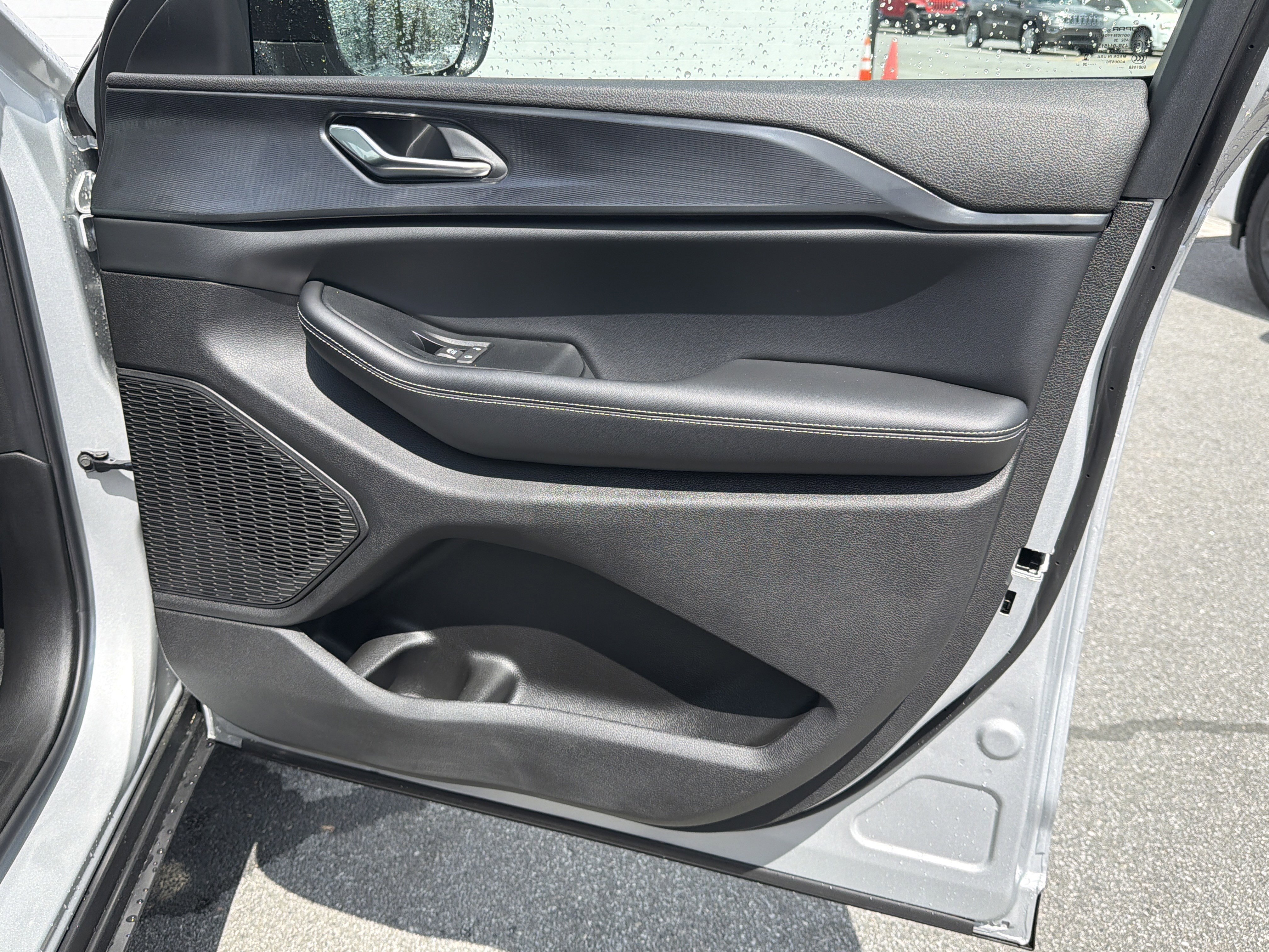 New 2026 Silver Zynith Jeep Laredo image 17