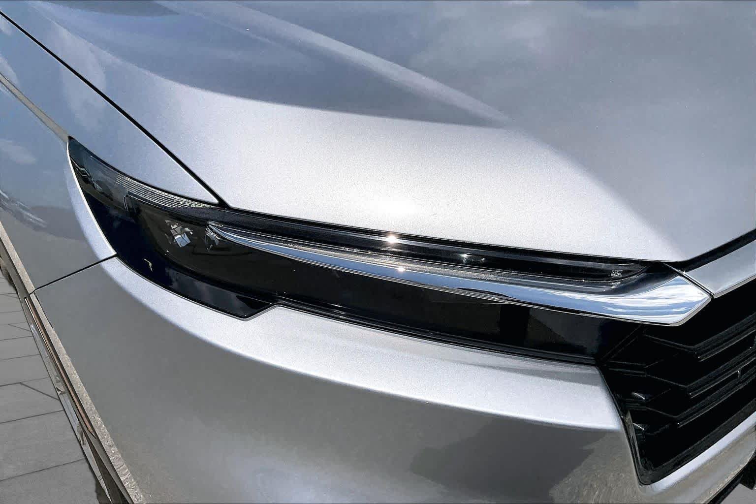 Used 2023 Lunar Silver Metallic Honda EX-L image 21