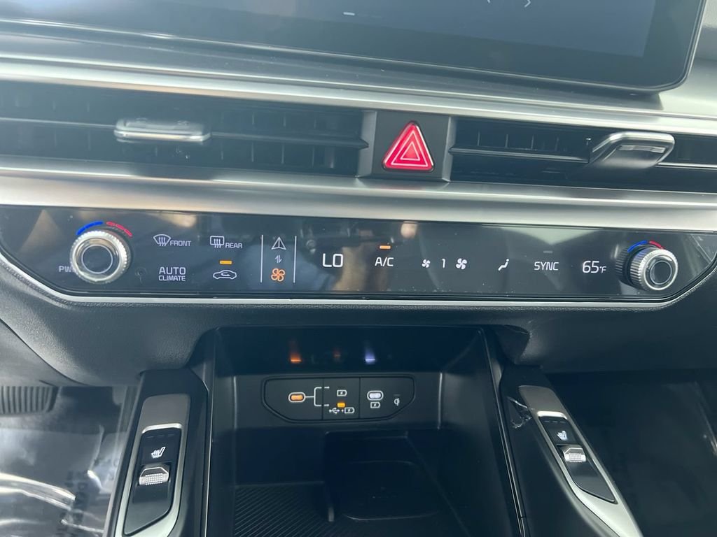 New 2026 Glacial White Pearl Kia S image 24