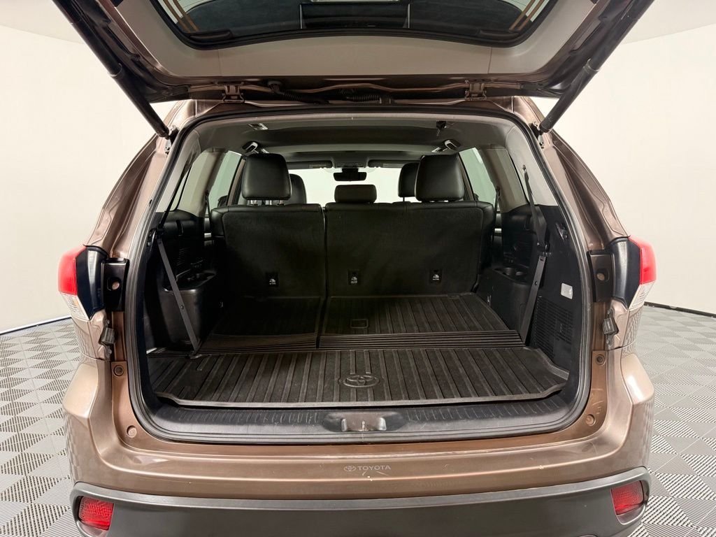 Used 2018 Walnut Toyota XLE image 13