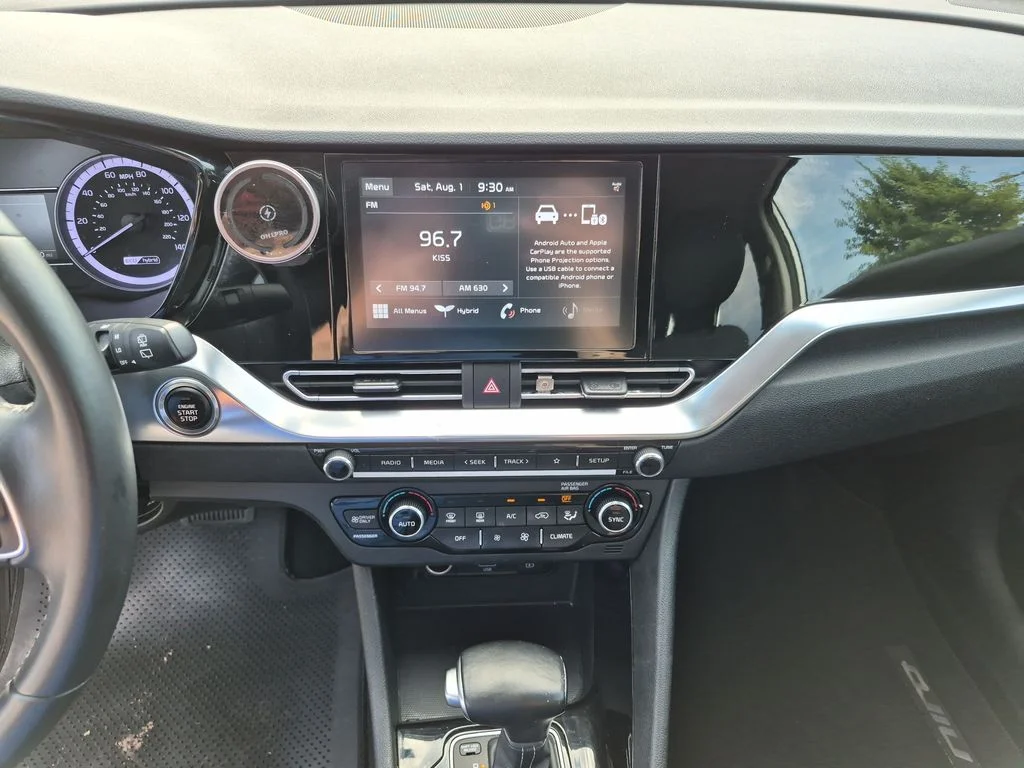 Used 2020 White Kia LXS image 24