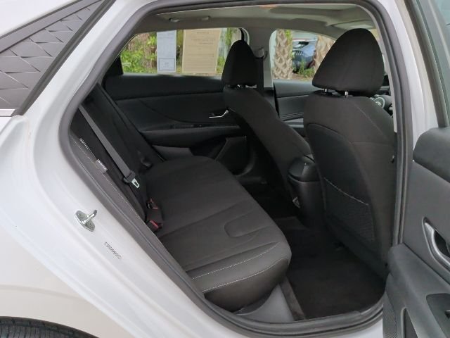 Used 2025 White Hyundai SEL Convenience image 18