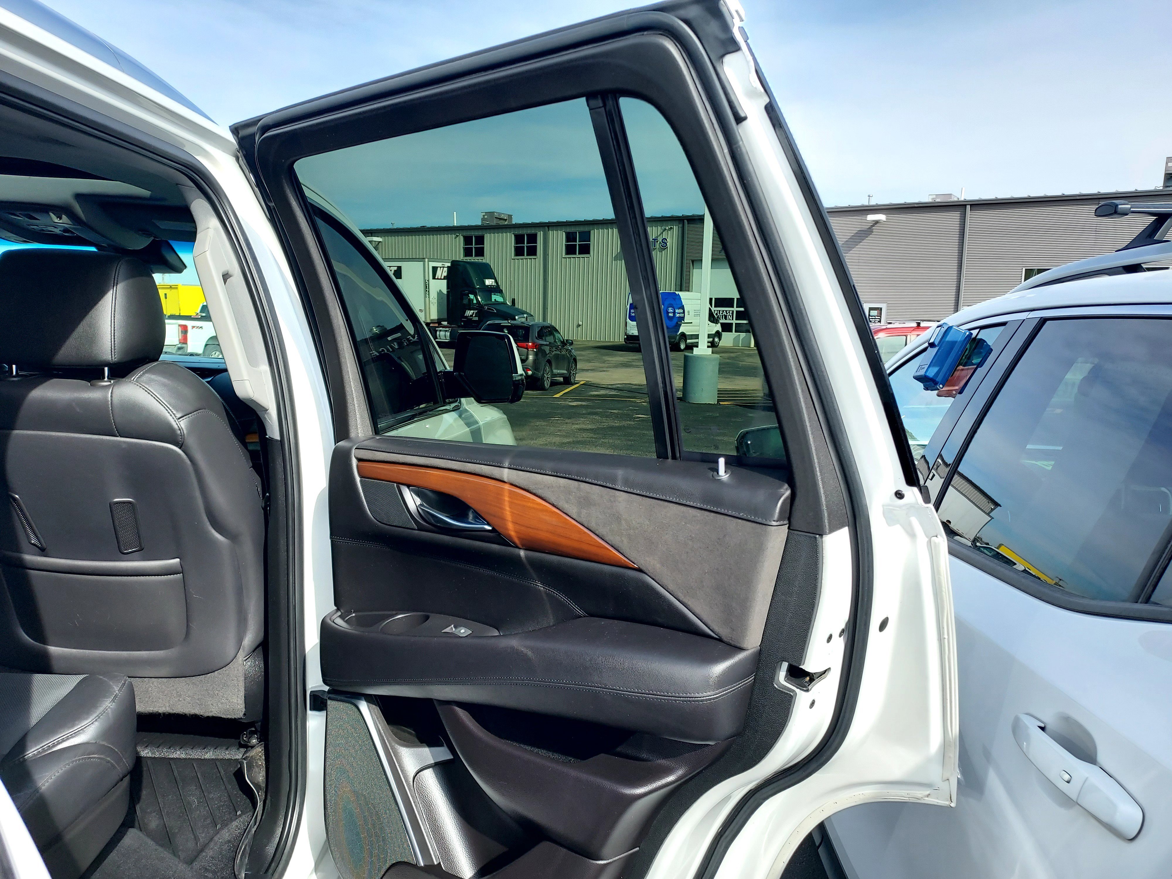 Used 2020 Crystal White Tricoat Cadillac Luxury image 21
