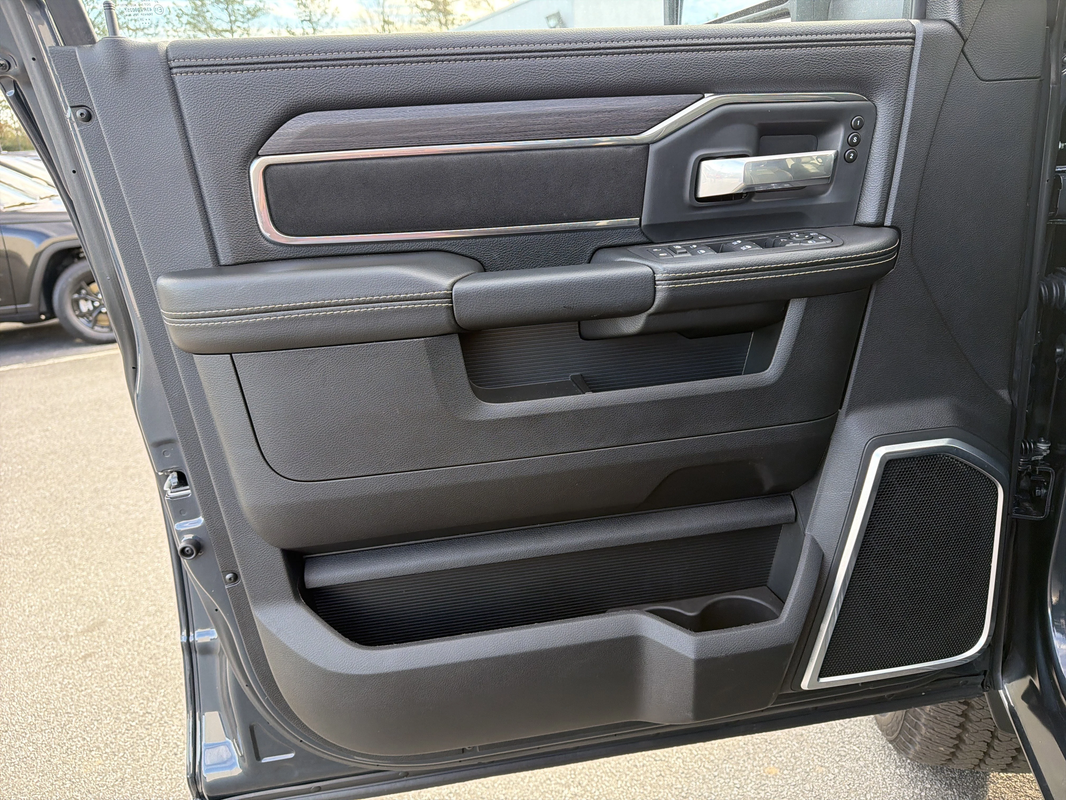 2025 RAM 2500 Laramie - Photo 17