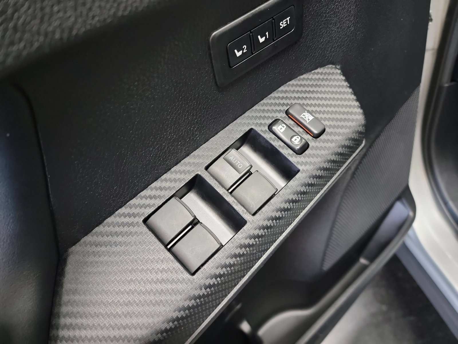 Used 2015 Classic Silver Metallic Toyota Limited image 13