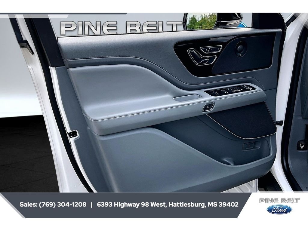 Used 2020 Pristine White Metallic Tri-Coat Lincoln Reserve image 17