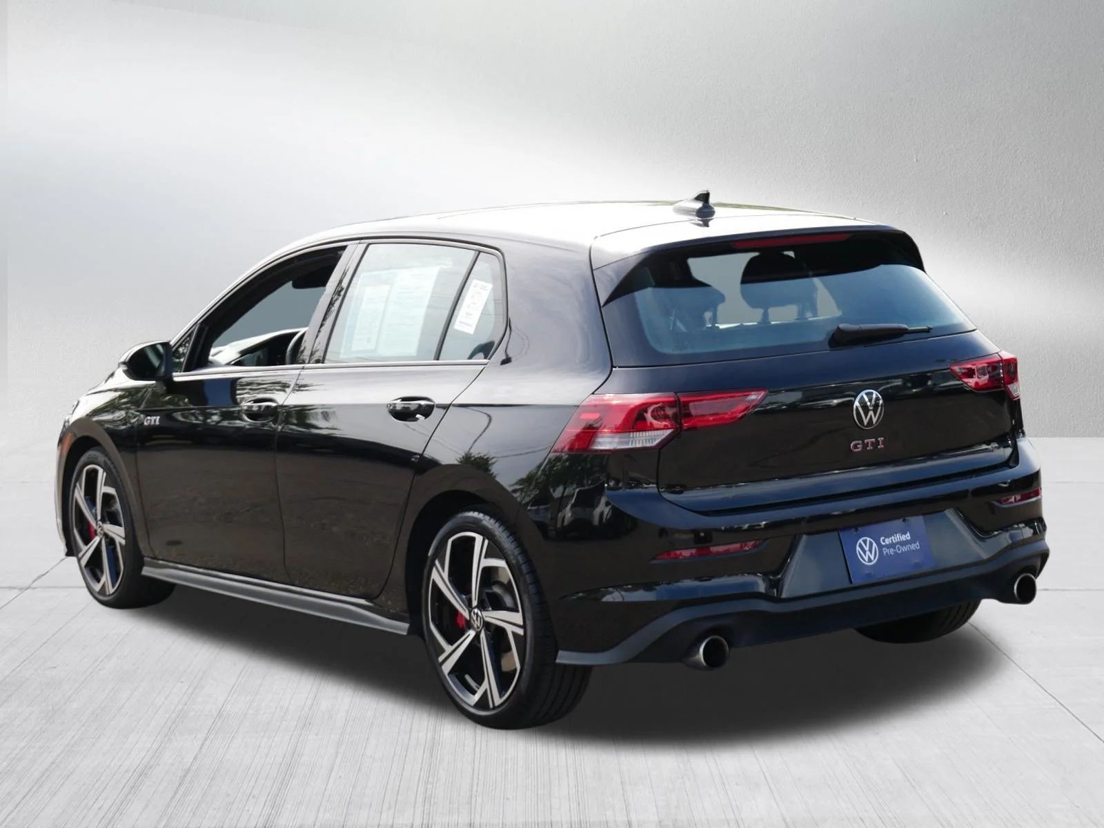 Certified Used 2025 Mythos Black Metallic Volkswagen SE image 5