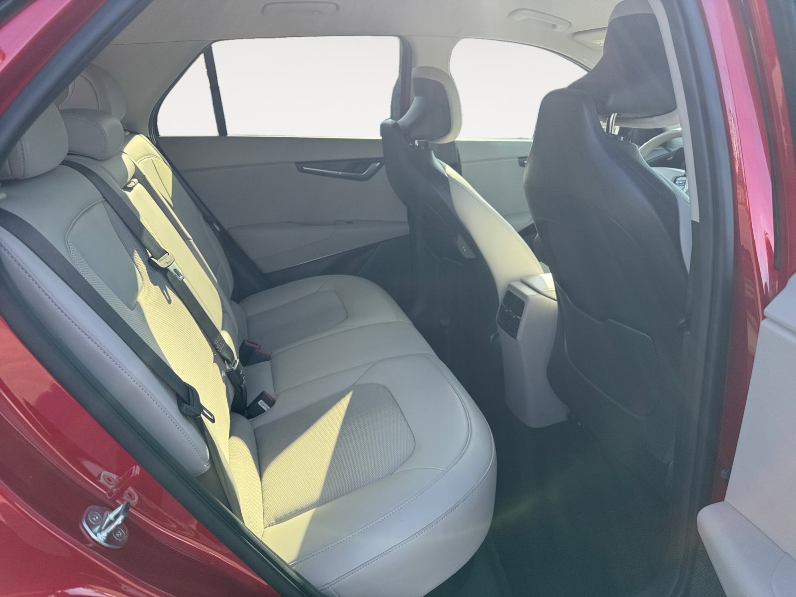 Used 2023 Red Kia Wind image 18