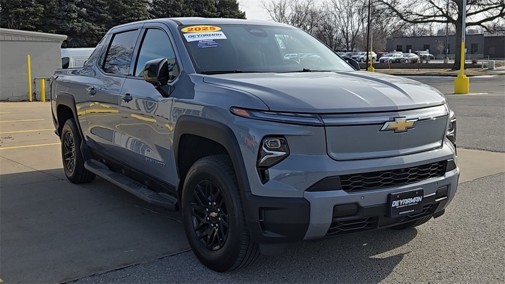 Used 2025 Chevrolet Silverado EV LT with VIN 1GC10ZED2SU403218 for sale in Indianola, IA