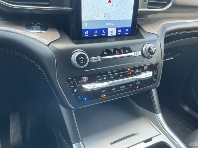Used 2020 Black Metallic Ford Platinum image 21
