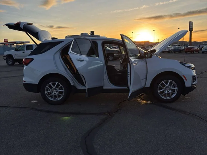 Used 2024 Summit White Chevrolet LT image 21