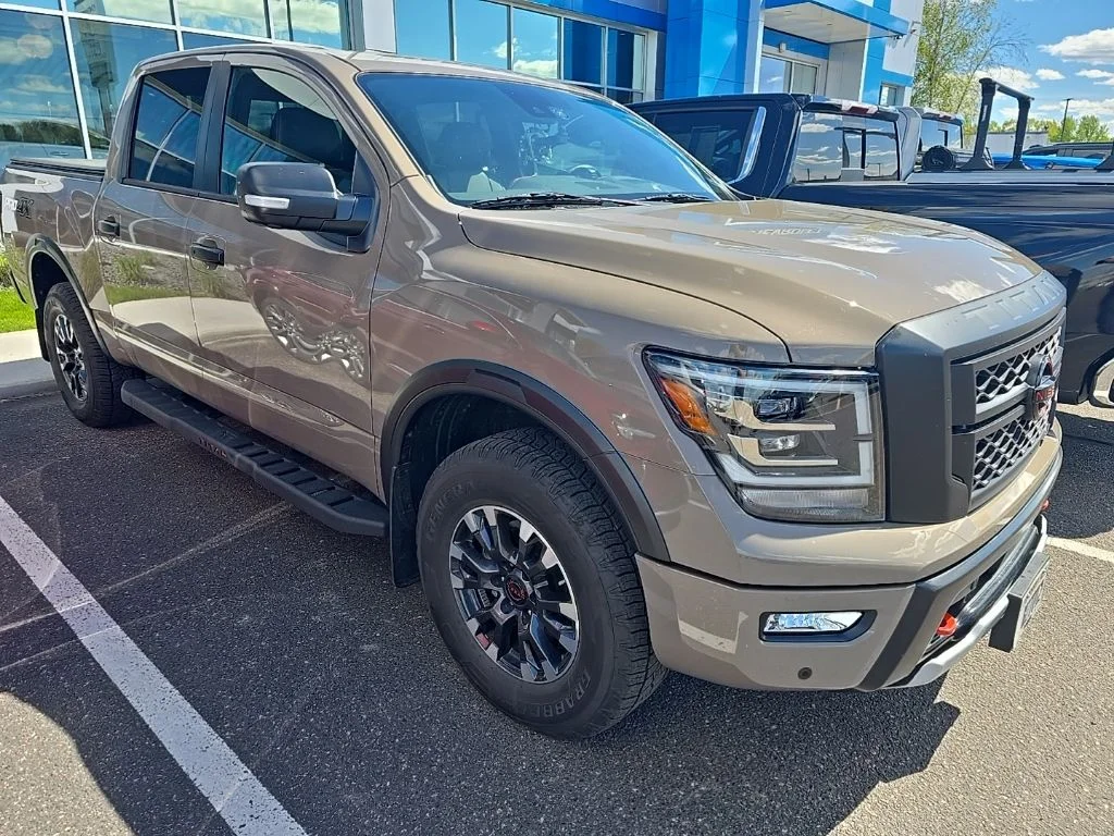 2023 Nissan Titan PRO-4X 4X4 Crew Cab's photo