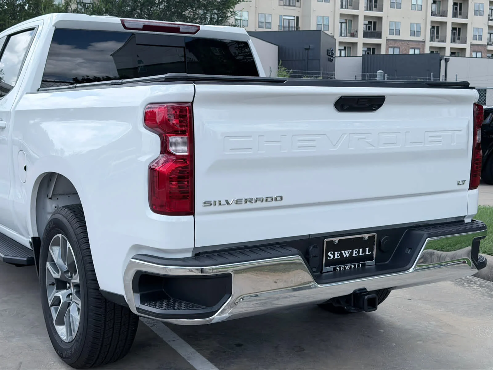 Used 2025 Summit White Chevrolet LT image 11