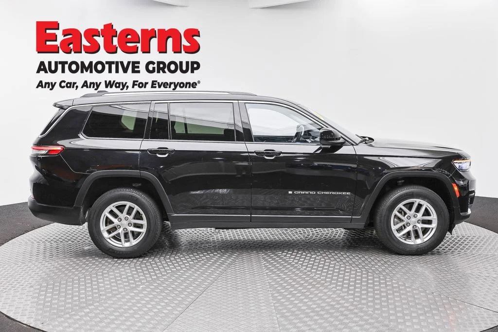 Used 2022 Black Jeep Laredo image 4
